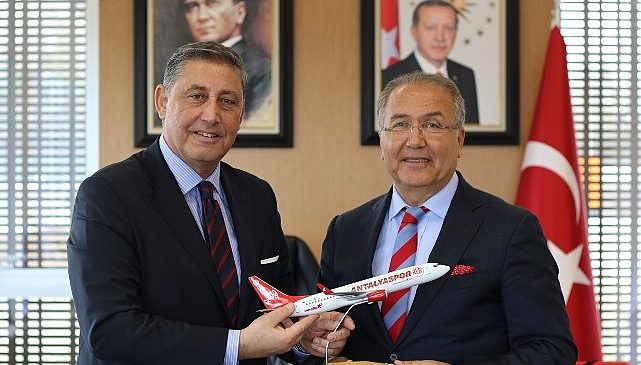 Corendon Turizm Grubu Kurucu Ortağı Yıldıray Karaer, Türkiye Tenis Federasyonu Başkanı Cengiz Durmuş’u ziyaret etti