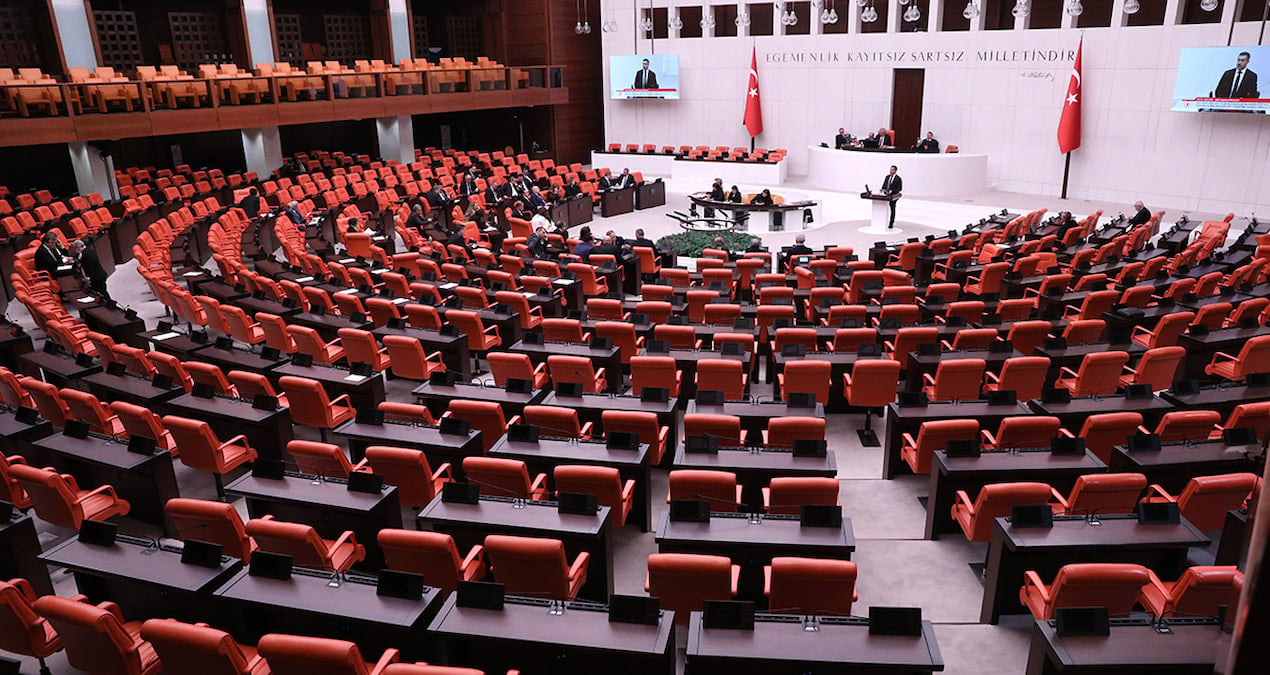 Bolu’daki otel yangını önerisi görüşüldüğü esnada Meclis’te utandıran görüntü