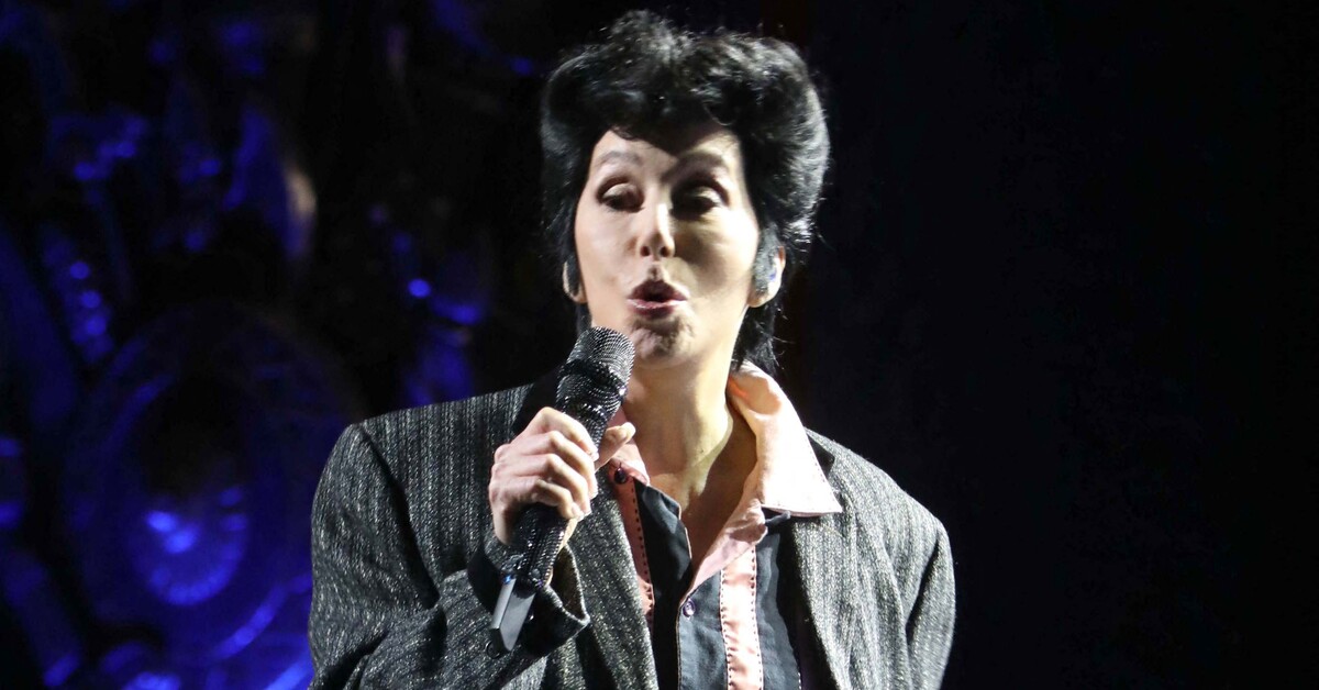 Cher’den Elvis Presley taklidi
